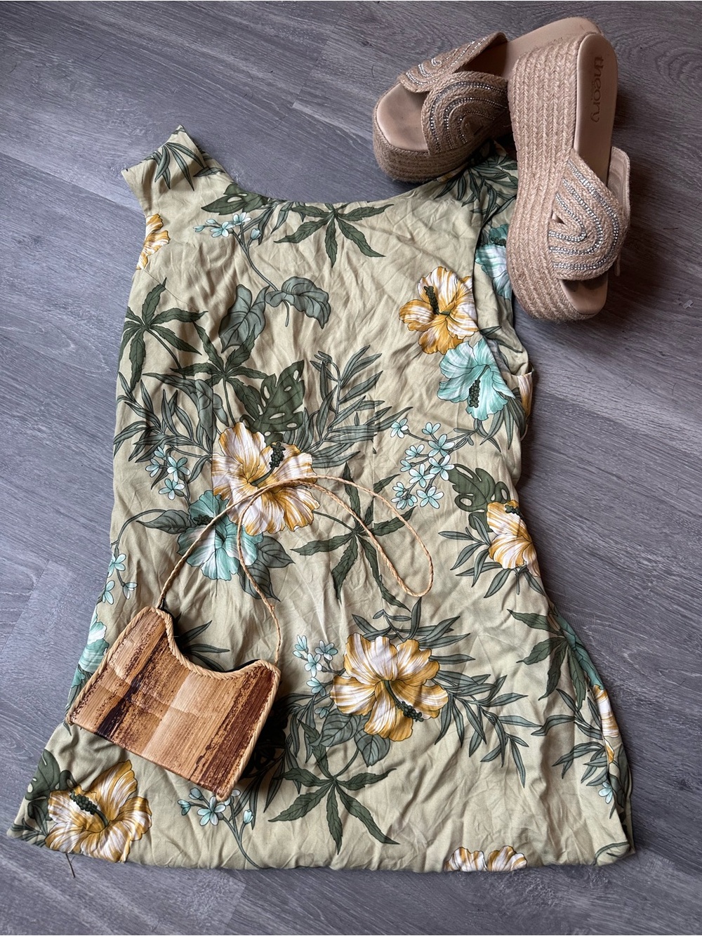 Vintage Tommy Bahama Floral Dress in Sage Green 100% Silk